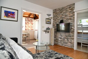 TV, fireplace, DVD player, stereo