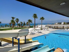 Sisäuima-allas, kauden mukainen ulkouima-allas