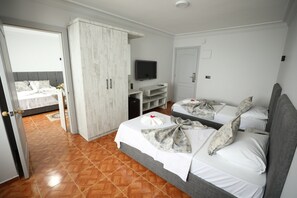 1 bedroom, minibar, desk, laptop workspace