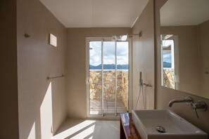Bathtub, towels - La Siesta (4/5 Rooms) (La Baie Nettle)