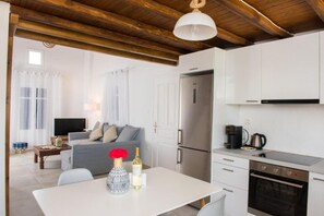 Villa | Private kitchen | Full-size fridge, microwave, oven, stovetop