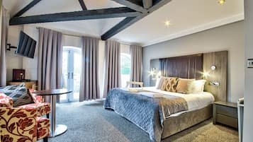 Signature Cottage, 1 Bedroom, Terrace | Iron/ironing board, free WiFi, bed sheets