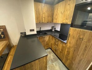 Frigorífic, microones, forn i placa de cuina