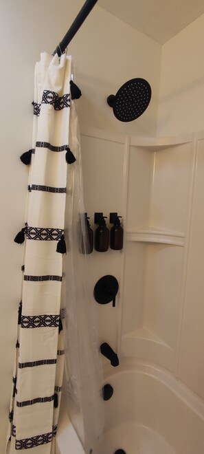 Chuveiro/banheira combinados, shampoo