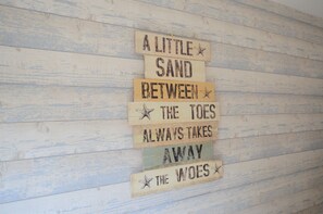 Exterior - Light, cosy and comfortable. 3 bedroom holiday cottage located within the grounds of Tolroy Manor (Hayle)