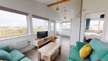 2 bedrooms, iron/ironing board, internet, bed sheets