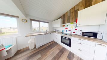 Fridge, microwave, oven