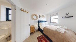 Unclassified image, 3 of 26, button - A modern, spacious and well equipped home from home with luxe finishes. (Hayle)