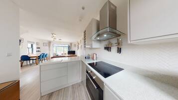 Køleskab, mikrobølgeovn, ovn, opvaskemaskine