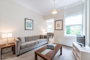 Premium Apartment | Living area - Somerset Court Apartments (London)