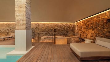 Couples treatment rooms, sauna, hot tub, steam room, Turkish bath