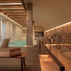 Couples treatment rooms, sauna, hot tub, steam room, Turkish bath