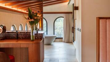 Luxury Suite | 1 bedroom, Egyptian cotton sheets, premium bedding, down comforters