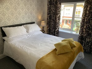 6 bedrooms, iron/ironing board, travel crib, free WiFi