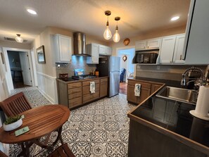 Refrigerador, microondas, parrilla de estufa y lavavajillas 