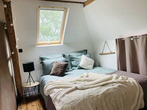 2 Schlafzimmer, Schreibtisch, Bügeleisen/Bügelbrett, Reisekinderbett
