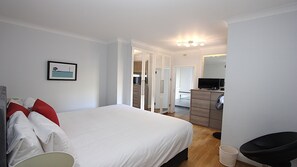 2 bedrooms, in-room safe, iron/ironing board, free WiFi