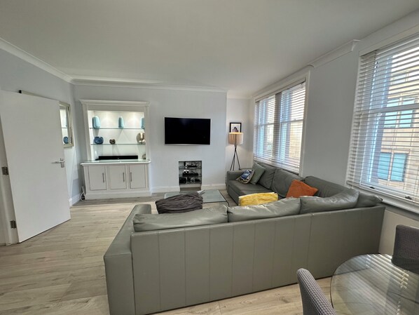 TV - Chiltern Street Apartments - Superior E (London)