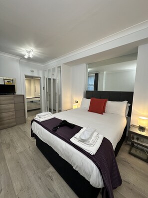 2 chambres, coffres-forts dans les chambres, fer et planche Ă repasser