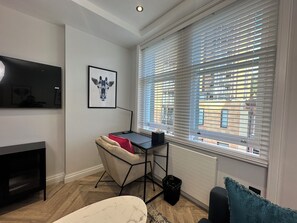 Smart TV - Chiltern Street Apartments - One Bedroom Apartment (London)