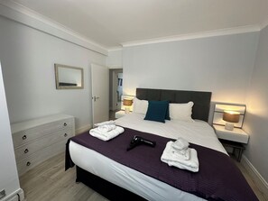 2 Schlafzimmer, Zimmersafe, Bügeleisen/Bügelbrett, WLAN