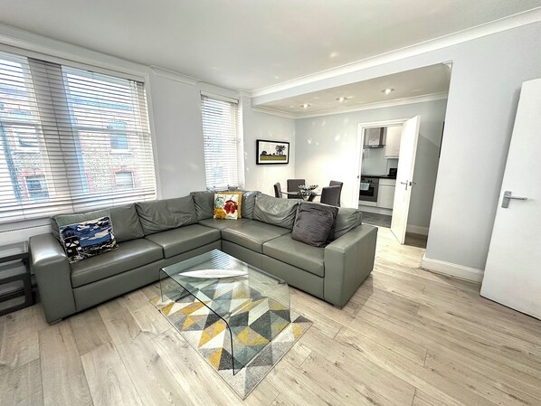 TV - Chiltern Street Apartments - Superior C (London)