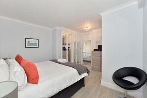 2 Schlafzimmer, Zimmersafe, Bügeleisen/Bügelbrett, WLAN