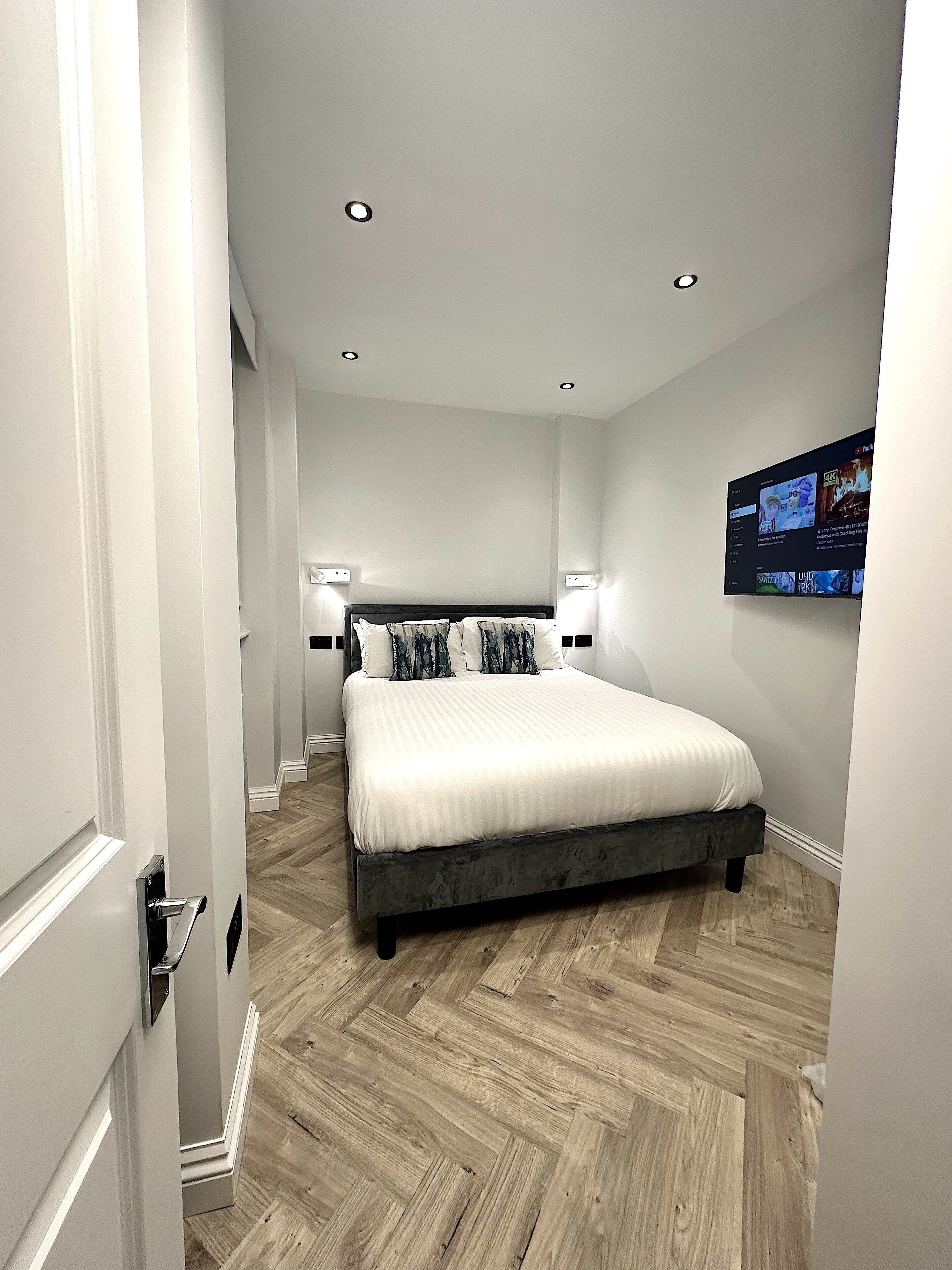 1 bedroom, in-room safe, iron/ironing board, free WiFi