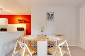 Dining - Pass the Keys | Renovated Sunny Home | Pass the Keys (Cambridge)