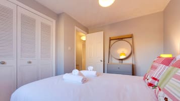 2 chambres, fer et planche à repasser, accès Internet, draps fournis