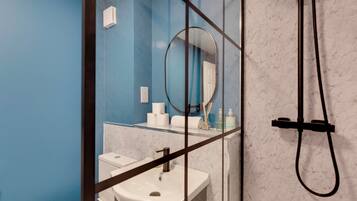 Shower, towels