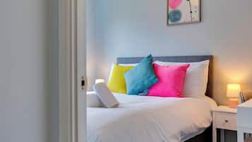 2 bedrooms, iron/ironing board, internet, bed sheets