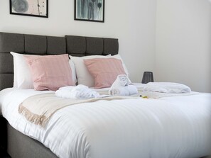 3 bedrooms, iron/ironing board, free WiFi, bed sheets - Pass the Keys | Lovely 3 Bedroom property golf club and parking (Manchester)