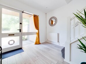 Interior - Pass the Keys | Lovely 3 Bedroom property golf club and parking (Manchester)