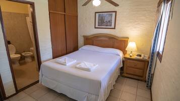 Bungalow Deluxe | 1 habitación, caja de seguridad en la habitación y escritorio