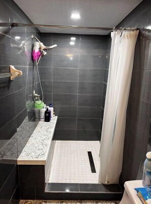 Shower, hair dryer, towels, soap - Dock of the Bay (Pasadena)