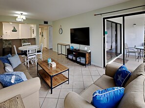 Apartment, Mehrere Betten, Whirlpool, Blick auf den Golfplatz (E60704) | Wohnbereich