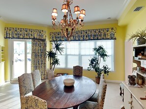 Condo, varias camas, patio, vista a la alberca (SW0121) | Restaurantes