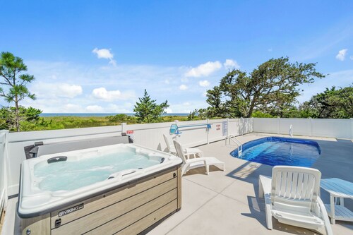 Soundfront Home w/ Pool, Hot Tub, Private Windsurfing Access, Wet Bar, Smart TVs