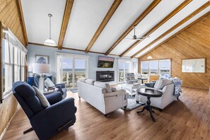 Smart-TV, Kamin, Tischfußball