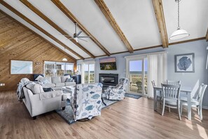 Smart-TV, Kamin, Tischfußball