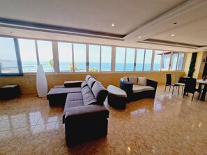Living area - First line of the ocean, 3 bedrooms & Free wifi (Playa de la Américas)