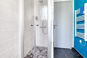 Hårføner og håndklær