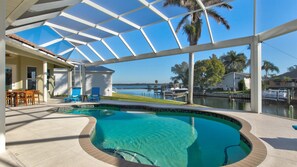 Lämmitetty uima-allas