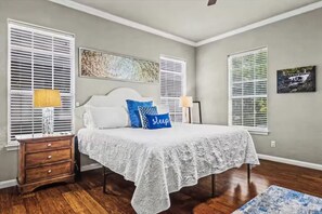 10 Schlafzimmer, Bügeleisen/Bügelbrett, Reisekinderbett