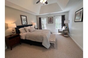 Room - Family and friends forest getaway close to DT (Arden)