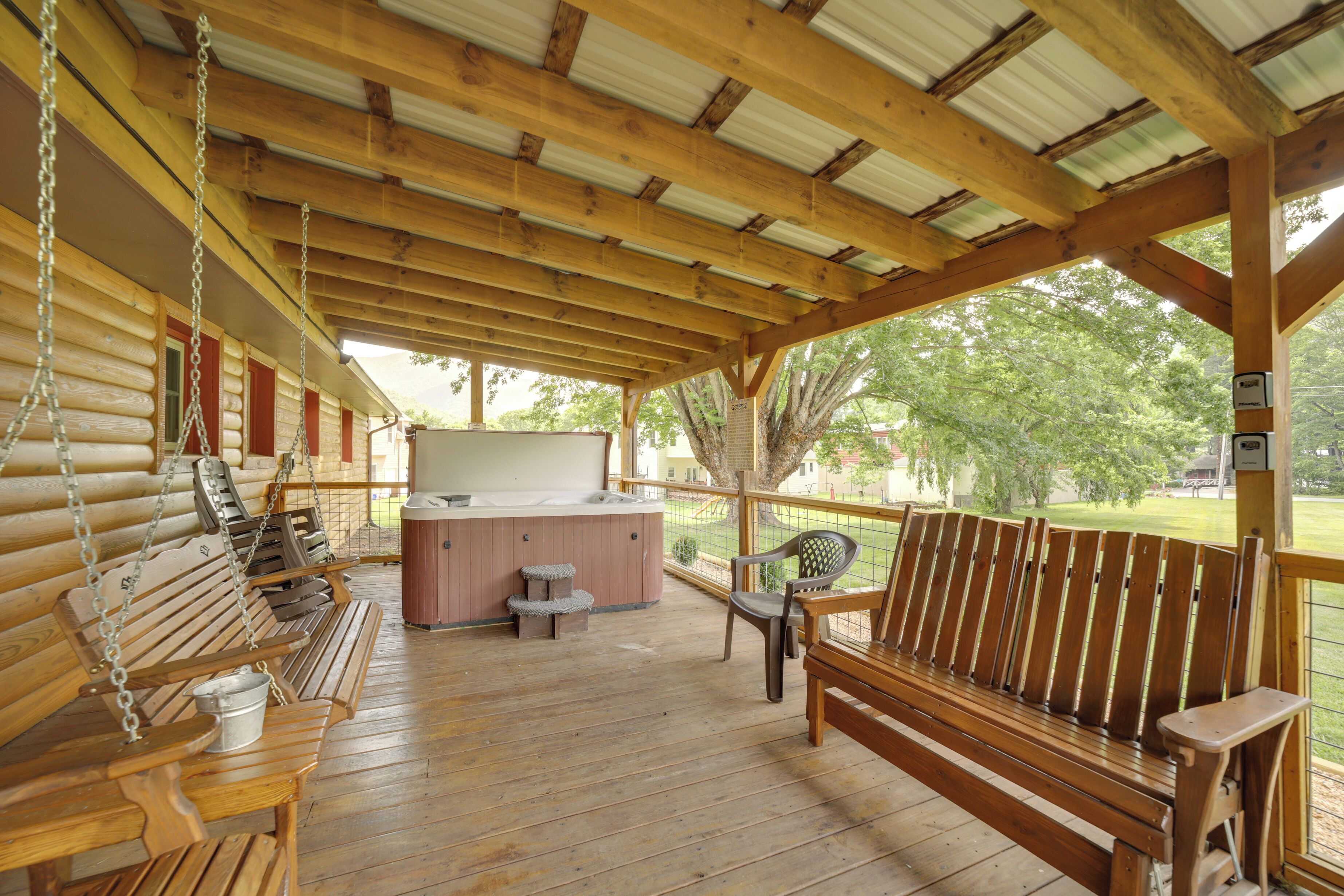 'Campbell Retreat' in Maggie Valley w/ Deck!