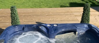 豪华小屋,湖景的热水浴缸