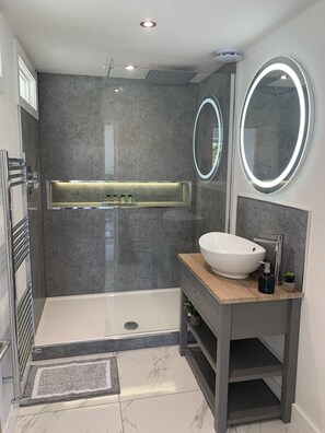 Cottage Luxe, salle de bains attenante, vue montagne | Intérieur