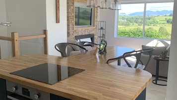 Luxury Cottage, Ensuite, Mountain View | Interior